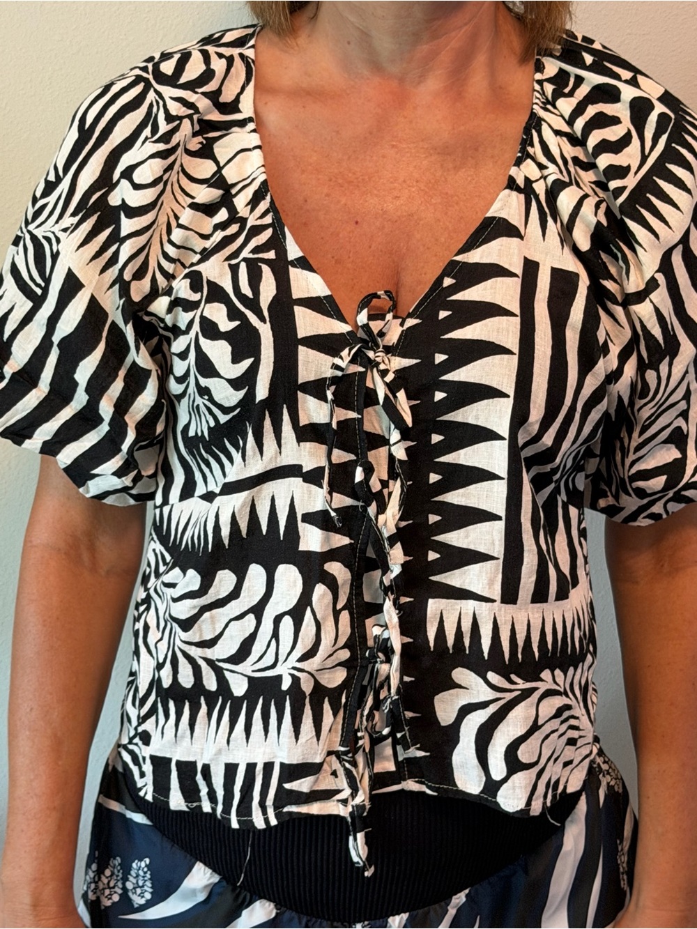 Christian Sirano Black & White Pattern Tie-Front Women's Top